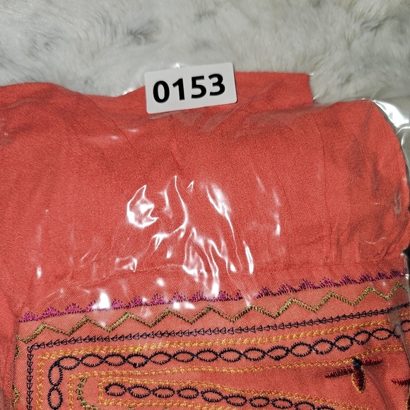 NWT Butterfly Sleeve, Embroidered, Flowy, 100% Rayon, Summer Blouse Top Lg - Picture 13 of 13